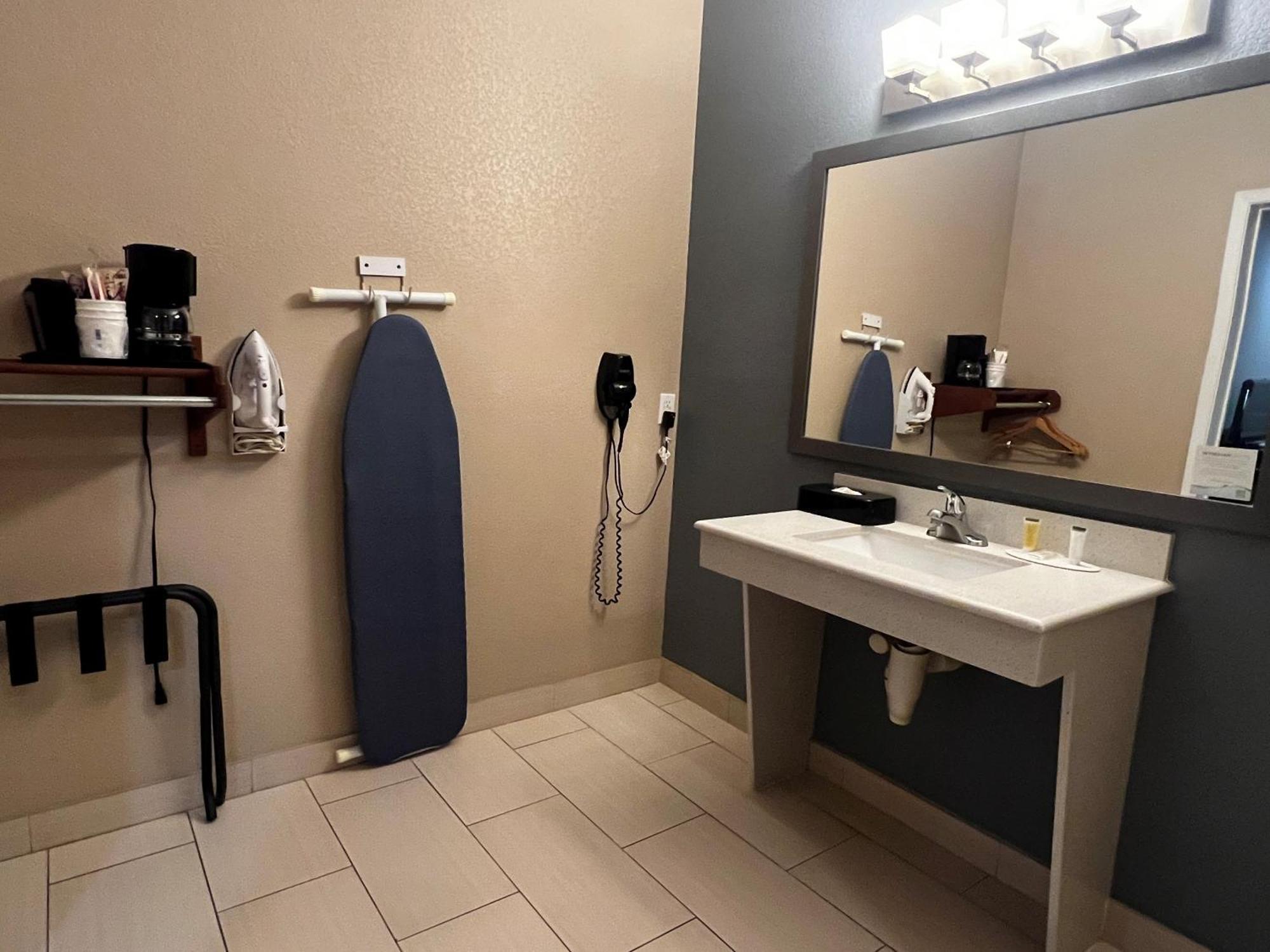 Super 8 By Wyndham Center Motel Dış mekan fotoğraf